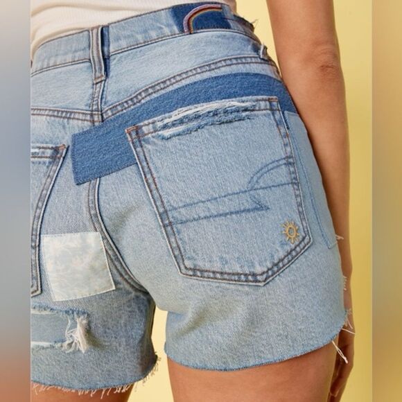 American Eagle Pride Light Wash Patchwork Highest 90's Boyfriend Shorts Size 12 - Picture 1 of 13